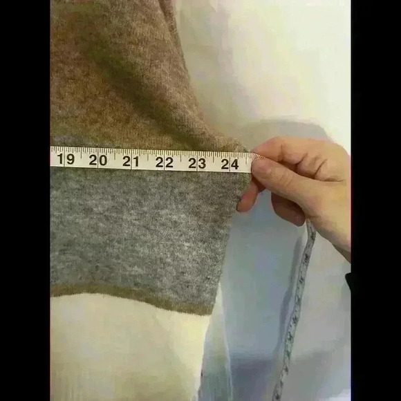 Hatley Women's Turtleneck Sweater, cozy , super soft - Trendy Color Block Design - Picture 8 of 9